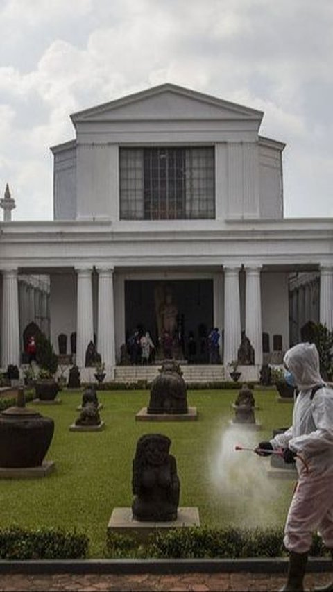 Pihak Museum Nasional Indonesia mengumumkan bakal tutup sementara pasca kebakaran terjadi. <br><br>Kebakaran itu diduga disebabkan oleh korsleting arus listrik dari bedeng proyek renovasi. <br>