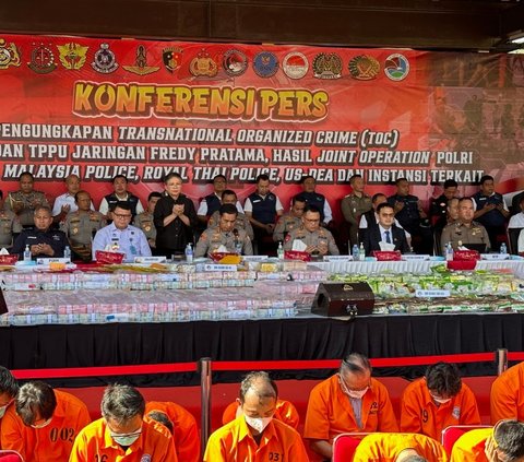 Secara sederhana, Helmy mengungkapkan peran AKP AG dalam jaringan narkotika tersebut adalah melancarkan pengiriman saat melewati Lampung melalui pelabuhan Bakauheni menuju pelabuhan Merak-Banten.<br>