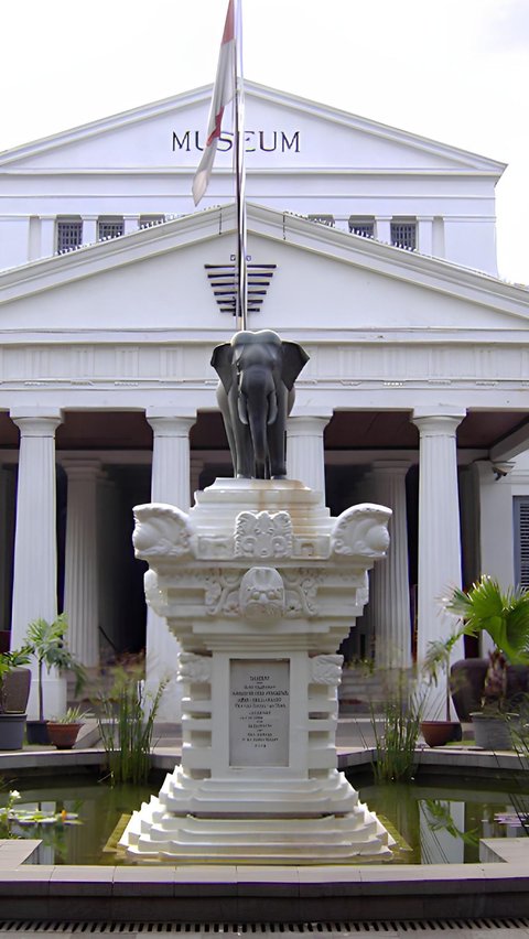 Fakta Menarik Museum Nasional yang Terbakar, Koleksi Kapak Sumatera Era Mesolitikum sampai Koin VOC