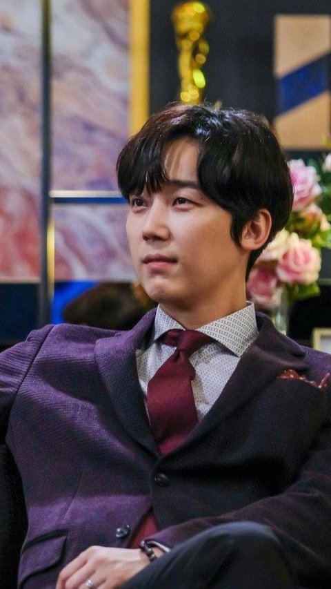 7. Yang Jin Mo (Diperankan oleh Yoon Jong Hoon)
