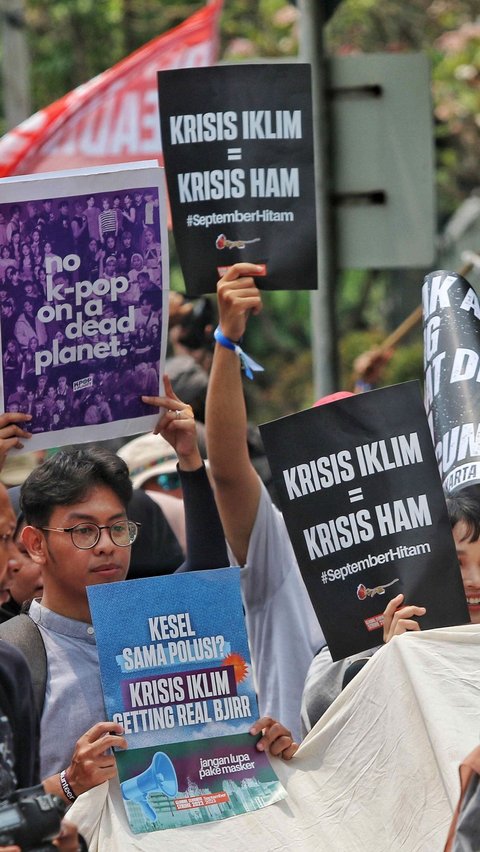 Aksi yang dilakukan oleh gabungan komunitas peduli lingkungan itu untuk menyuarakan isu krisis iklim yang mengancam kehidupan makhluk hidup.