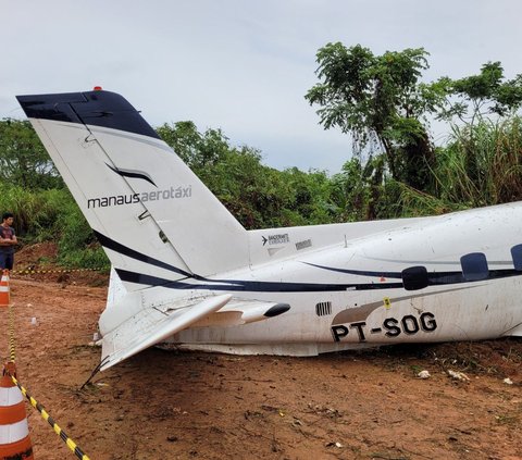 Sebuah pesawat jet kecil jatuh di negara bagian Amazonas utara Brazil pada Sabtu (16/9/2023).<br><br>Menurut gubernur negara bagian tersebut, jumlah korban yang tewas ada empat belas orang. <br>