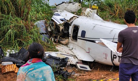 “Saya sangat menyesalkan meninggalnya 12 penumpang dan dua awak yang menjadi korban kecelakaan pesawat di Barcelos pada hari Sabtu,” <br>