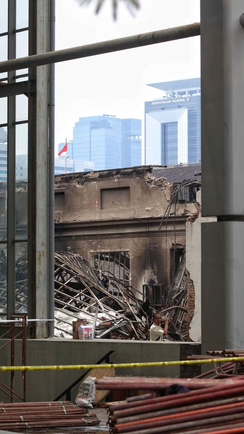 FOTO: Membidik Lebih Dekat Bagian-Bagian Gedung A Museum Nasional yang Hangus Terbakar
