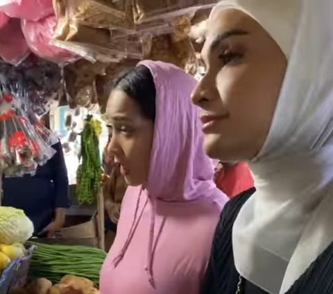 Penampilan Santai Nagita Slavina Blusukan ke Pasar Curi Perhatian, Netizen Kompak Puji Hal Ini