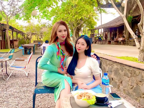 Bak Kakak Adik, Ibu Kombes Cantik Temani Sang Putri Liburan Ke Jogjakarta 'Healing,Katanya Stres Habis Ngurusin Skripsi'