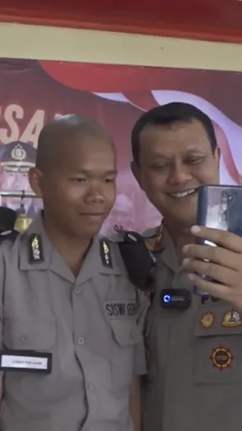 Siswa Bintara Polri Video Call Sang Ibu Dikawal 2 Jenderal, Handphonenya Dipegangi Kapolda