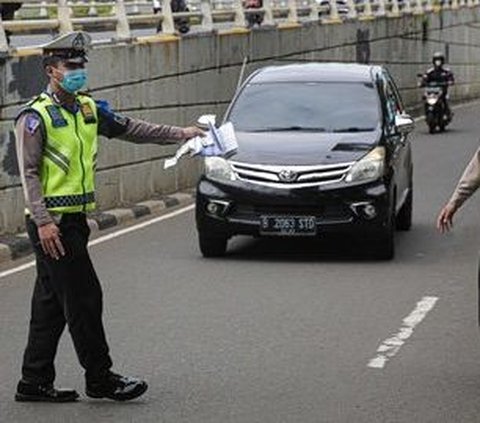 Siap-Siap Ditilang Lakukan 15 Pelanggaran Lalu Lintas Ini, Termasuk Main HP & Pakai Nopol Rahasia