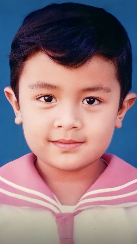 Once dubbed 'Elephant', this adorable child in a pink uniform is now a famous singer. Can you guess?