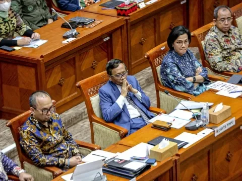 Mahfud Ternyata Suka Tidur di Kuburan China