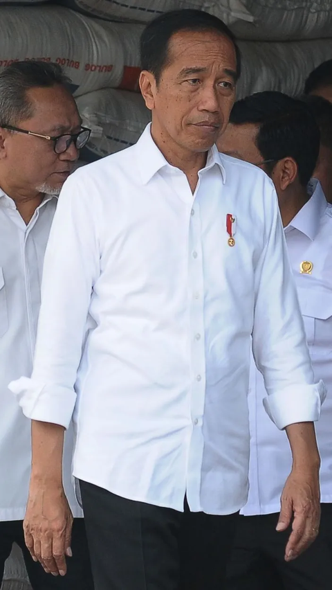 Saat Jokowi Baca Lirik Lagu Ya Lal Wathon, Puji Komitmen NU Jaga Indonesia dan Pancasila<br>