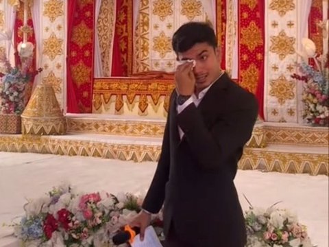 Viral Moment of a Boy Crying After Being Left by His Sister Who Got Married, Making the Whole Room Sad