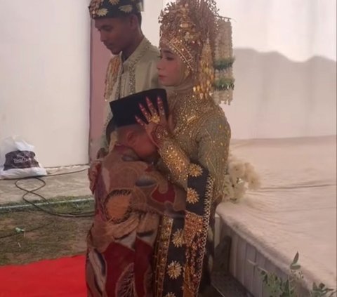Viral Moment of a Boy Crying After Being Left by His Sister Who Got Married, Making the Whole Room Sad