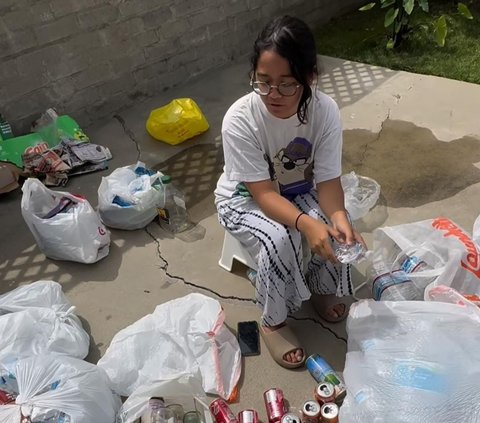 Intip Cinta Kuya Lagi Kumpulkan Sampah di Amerika buat Dijual, Uya Kuya 'Biar Bisa Beli Rumah'