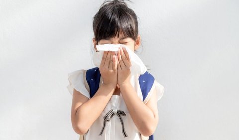 Kenali Gejala Flu dan Batuk agar Bisa Memberikan Obat Anak yang Tepat<br>
