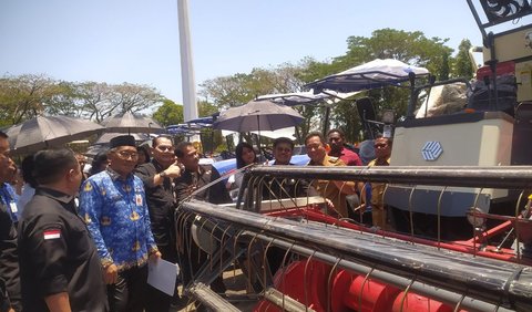 Apalagi fenomena El Nino saat ini memperparah kekeringan di sejumlah daerah di Indonesia. Mantan Bupati Gowa dua periode ini sejumlah provinsi sudah mulai kesulitan pasokan beras.<br>