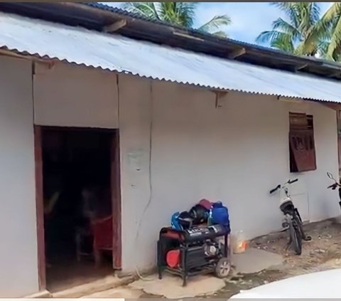 From the Outside Just a Regular Plywood House, but the Rooms Inside Will Leave You Amazed, Like a Luxury Homestay