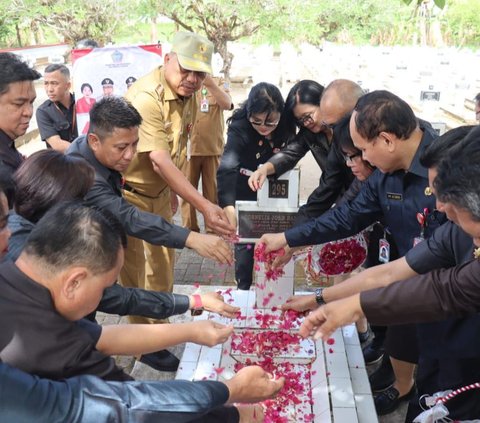 ODSK Ziarah ke Makam Pendahulu, Gubernur Olly : Kita Tidak Melupakannya