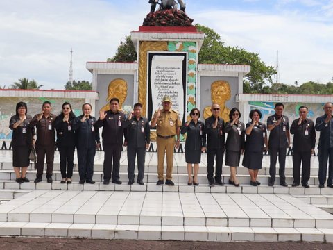 ODSK Ziarah ke Makam Pendahulu, Gubernur Olly : Kita Tidak Melupakannya