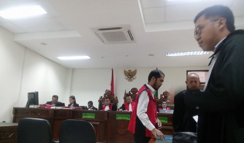 Terdakwa kasus mutilasi, Ecky Listhianto (38) divonis pidana seumur hidup oleh Majelis Hakim Pengadilan Negeri Cikarang, Kabupaten Bekasi, Senin (18/9). <br>