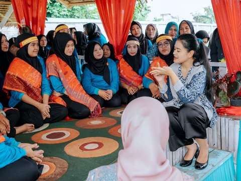 Kunjungi Kelurahan Tanjung Mulia Hilir, Kahiyang Ayu Ingin PTP2WKSS Bantu Ekonomi Keluarga