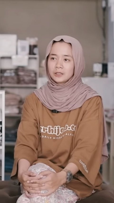 Kisah Via, Raup Pendapatan Rp100 Juta dari Jualan Hijab