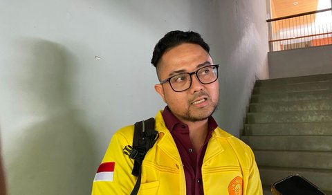 Ardi berpendapat, pertanyaan yang mahasiswa tanyakan di forum normatif. Begitu juga pertanyaan panelis dari para dosen.<br>