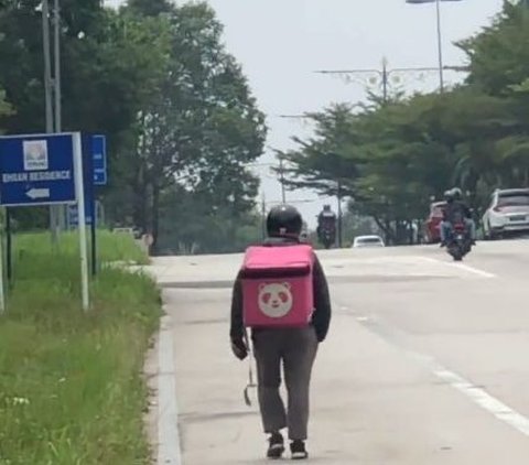 Viral Driver Ojol Antar Makanan Jalan Kaki karena Motornya Kena Tilang, Dapat Hadiah Motor Baru