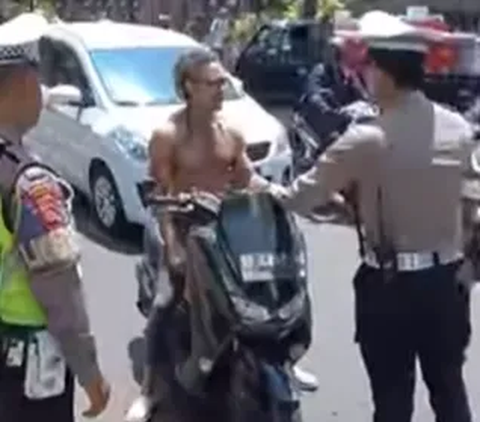 Tak Pakai Helm Pemotor Bule di Bali Debat Sengit Polisi, Singgung soal Uang & Tak Terima Pemotor Lokal Tak Disetop