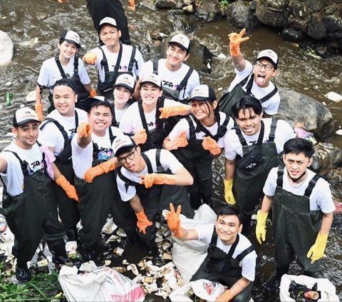 Potret Kompak Thariq Halilintar & Aaliyah Massaid Bersihkan Sampah di Sungai, Netizen Auto Baper