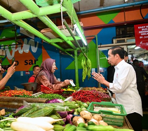 Jokowi Blusukan ke Pasar Jatinegara: Harga Beras Masih Tinggi