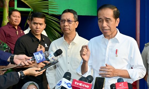 Jokowi Blusukan ke Pasar Jatinegara: Harga Beras Masih Tinggi