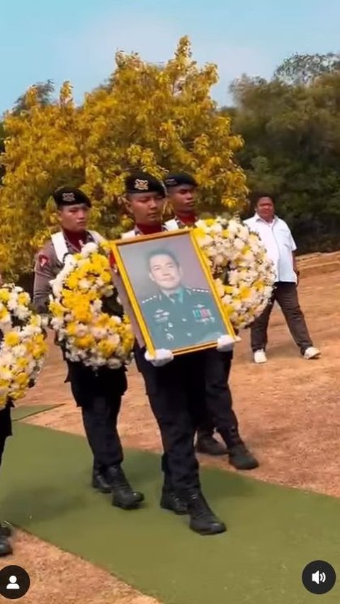 Momen Haru Pemakaman Kombes Agung Marlianto, Perwira Polisi Berprestasi Peraih Adhi Makayasa 1998