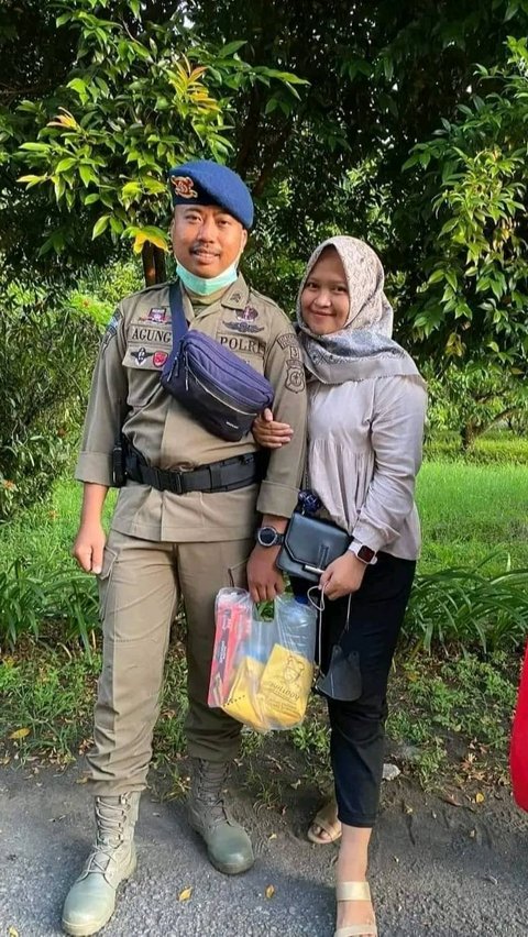 Ada juga potret dirinya bersama sang istri. <br>