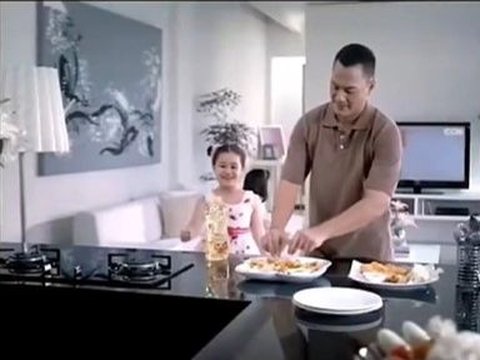 Potrtet Masa Kecil Aaliyah Massaid Saat Berperan Sebagai Bintang Iklan Bersama Mendiang Adjie Massaid