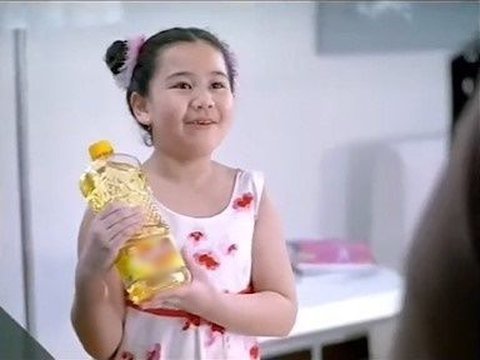 Potrtet Masa Kecil Aaliyah Massaid Saat Berperan Sebagai Bintang Iklan Bersama Mendiang Adjie Massaid