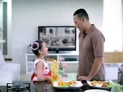 Potrtet Masa Kecil Aaliyah Massaid Saat Berperan Sebagai Bintang Iklan Bersama Mendiang Adjie Massaid