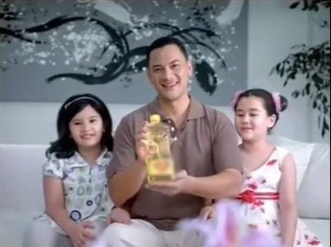 Potrtet Masa Kecil Aaliyah Massaid Saat Berperan Sebagai Bintang Iklan Bersama Mendiang Adjie Massaid