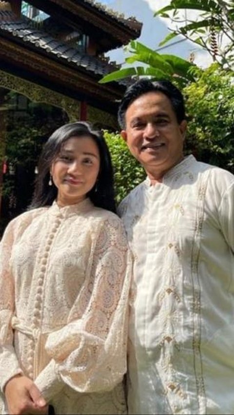 Cantiknya Istri Yusril Ihza Mahendra Pose Bareng Suami di Tokyo, Netizen Salfok Dikira Putri Sang Profesor