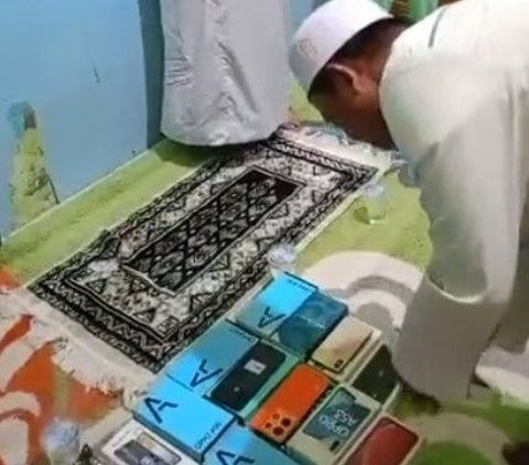 Viral Jemaah Pengajian Diduga Dapat Berkat HP Sebelum Pulang, Netizen 'Auto Rajin Datang'