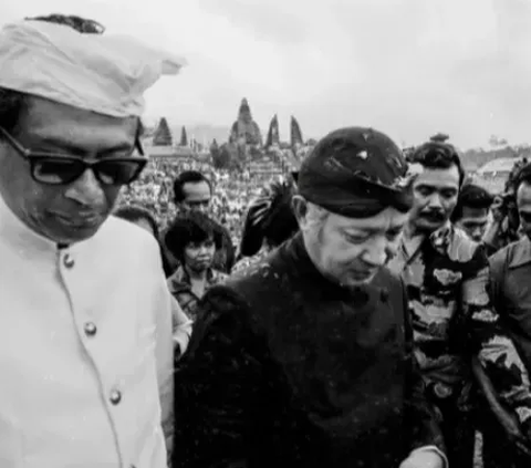 Posisi Wapres digantikan BJ Habibie. Tak lama, reformasi bergulir dan kepemimpinan Soeharto tumbang digantikan BJ Habibie.