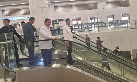 Usai Kunjungi PT Pindad, Jokowi Ajak Prabowo Jajal Kereta Cepat Bandung-Jakarta