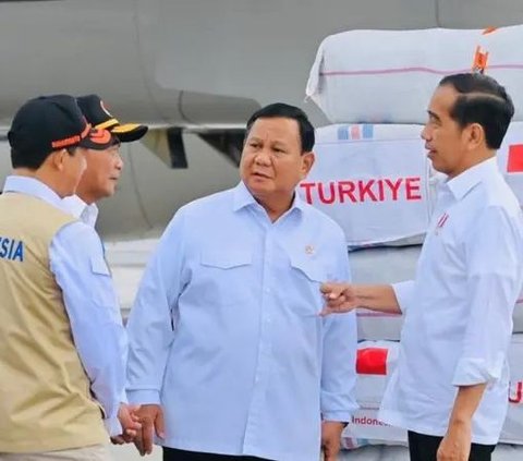 Prabowo's Moment of Hesitation When Invited to Take a Selfie with 2 Beautiful Women, Turns Out There's This Figure Beside Him