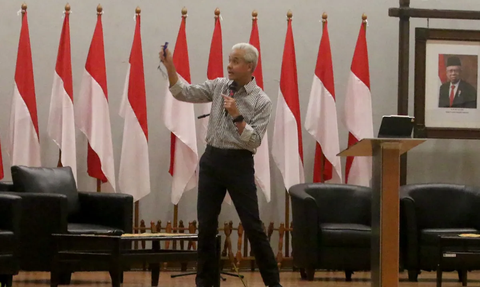 VIDEO: Jawab Panelis UI, Ganjar Pranowo Cerita Debat Dengan Menkes Hingga Ditelepon Luhut