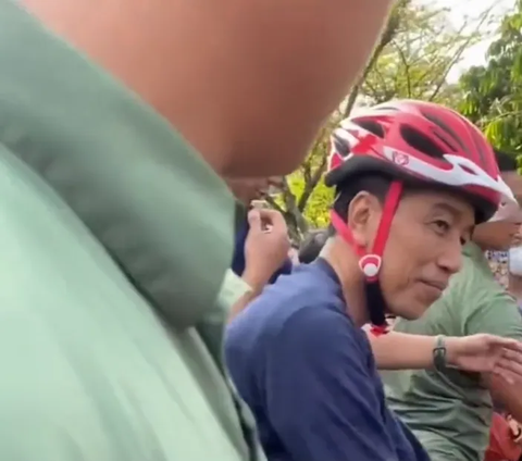 Mau Foto Bareng Jokowi, Kaki Wanita Ini Malah Terlindas Sepeda Paspampres