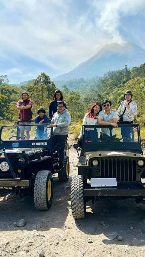 Pada Juli 2023, Sean mengunggah foto bersama Vietyana saat keduanya bepergian ke Gunung Merapi.