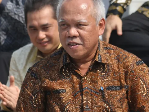 Portrait of Minister of PUPR Basuki Hadimuljono's Youth That Amazes, Said to Resemble Inul Daratista's Husband, Adam Suseno