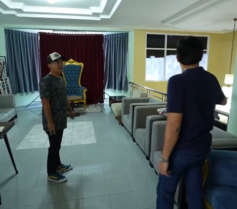 7 Potret Rumah Kedua Wendy Cagur, Disulap Bak Studio TV