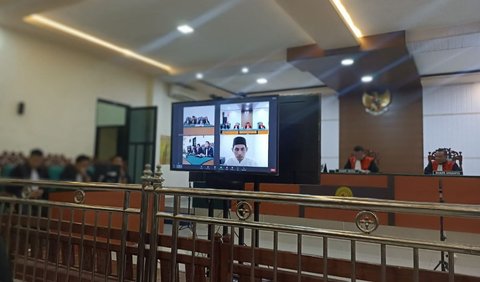 Merespons vonis yang dijatuhkan hakim, terdakwa melalui kuasa hukumnya menyatakan pikir-pikir. Demikian juga dengan Jaksa Penuntut Umum (JPU) juga menyatakan hal yang sama.<br>