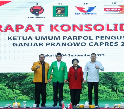 Sekjen PDIP Hasto Kristiyanto membocorkan strategi koalisi Ganjar Pranowo melawan koalisi gemuk Prabowo Subianto.